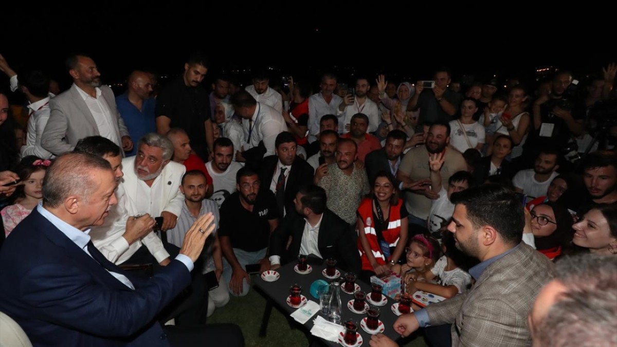 Erdoğan Samsun'da Gençlerle çay içti