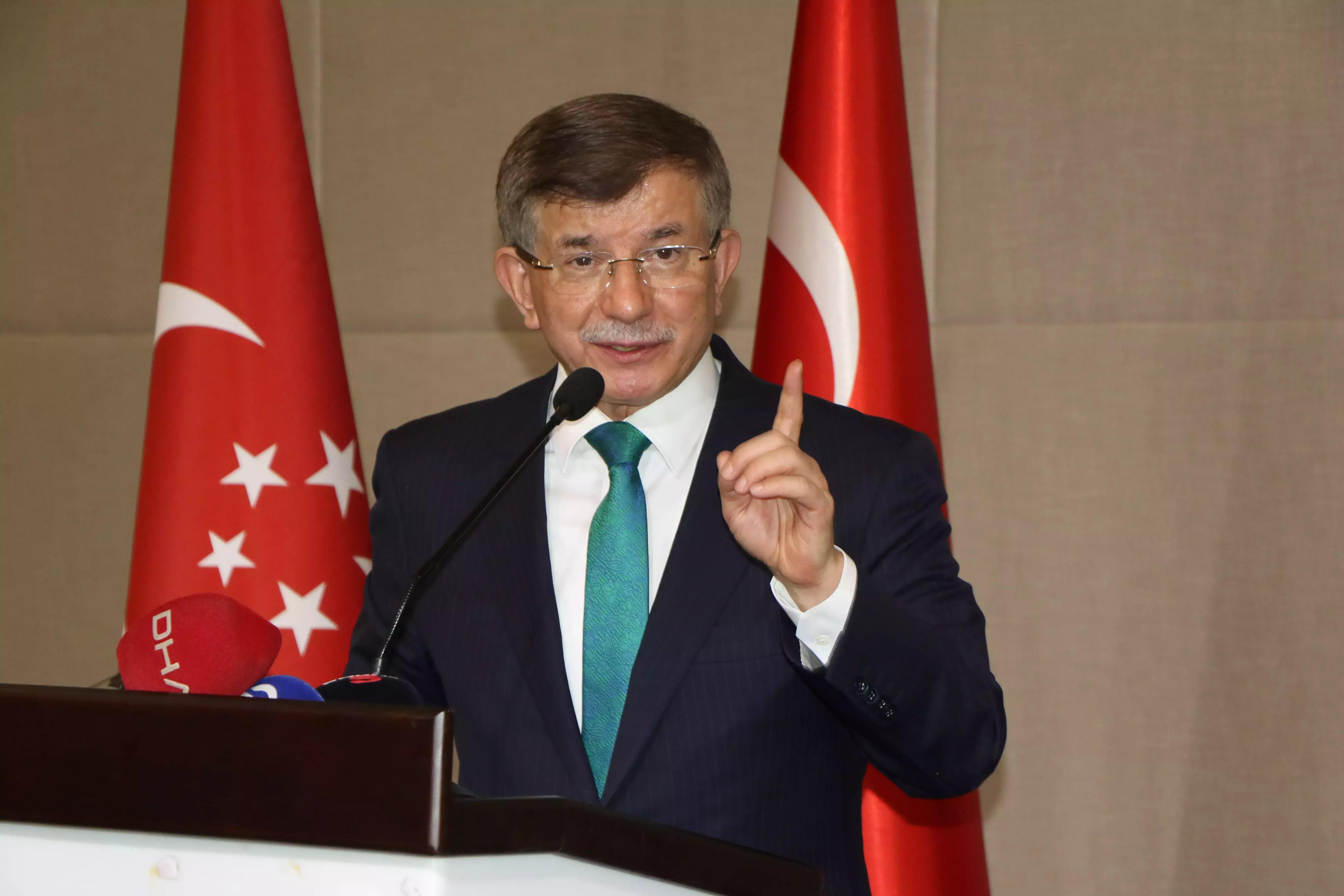 Samsun'da konuşan Ahmet Davutoğlu'ndan, Devlet Bahçeli'ye milli beka göndermesi